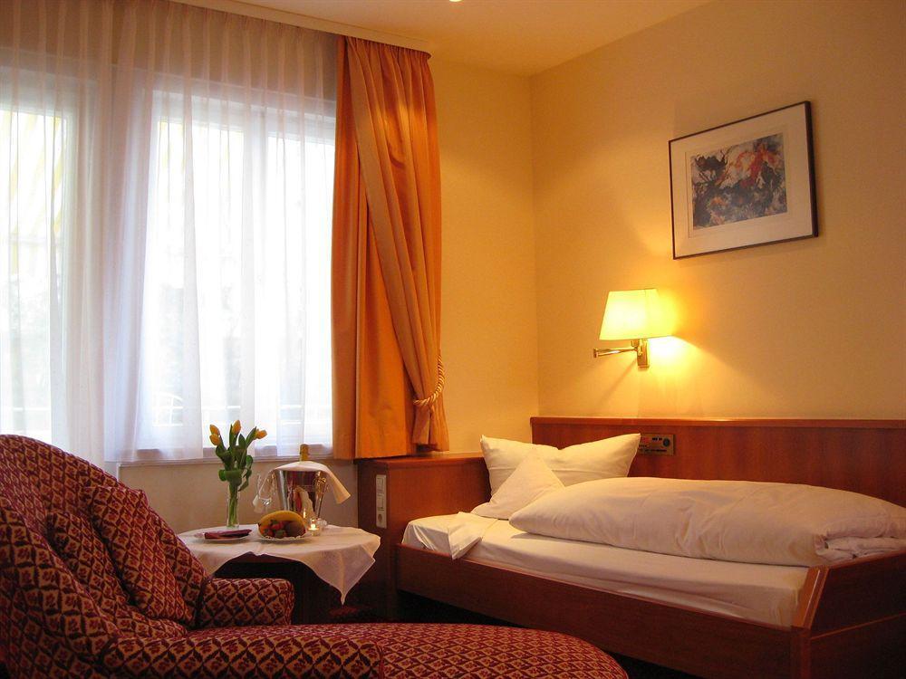 Romantik Hotel Zur Sonne Badenweiler Exterior photo